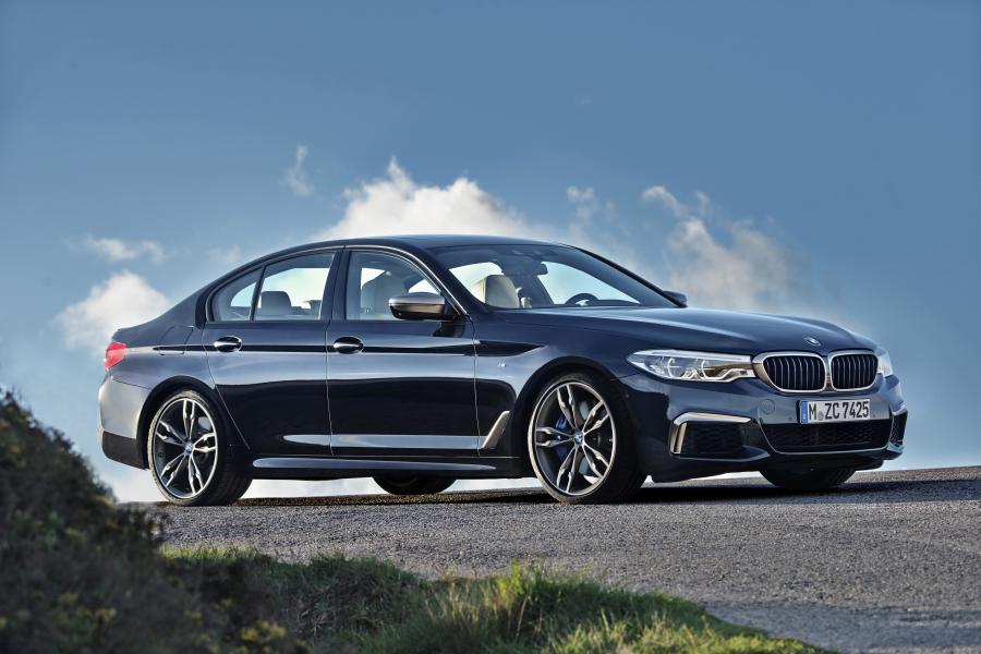  BMW M550i xDrive Sedan 2017 года  (WW) (фото 12 из 48)